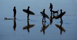 surfers_gather_at_water_s_edge_on_st_clair_beach_d_9603371114